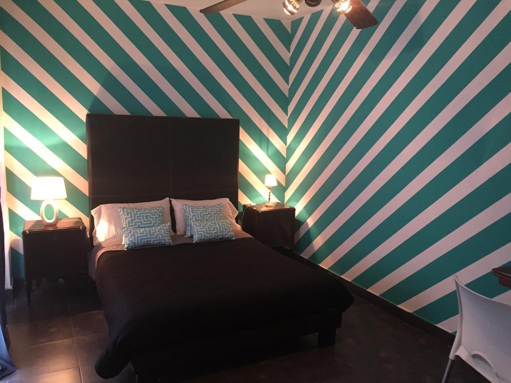 Defensa 821 Bed And Breakfast บัวโนสไอเรส ภายนอก รูปภาพ