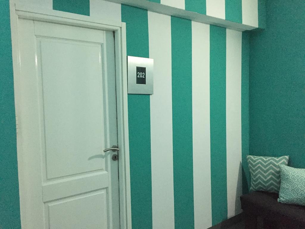 Defensa 821 Bed And Breakfast บัวโนสไอเรส ภายนอก รูปภาพ