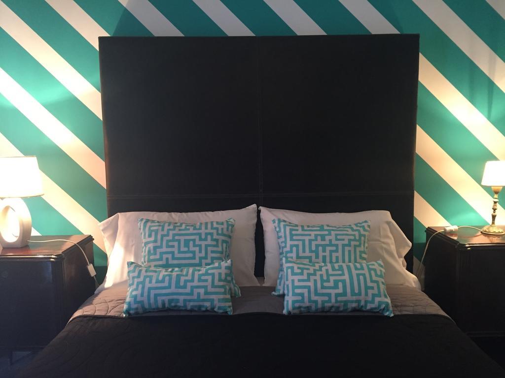 Defensa 821 Bed And Breakfast บัวโนสไอเรส ภายนอก รูปภาพ