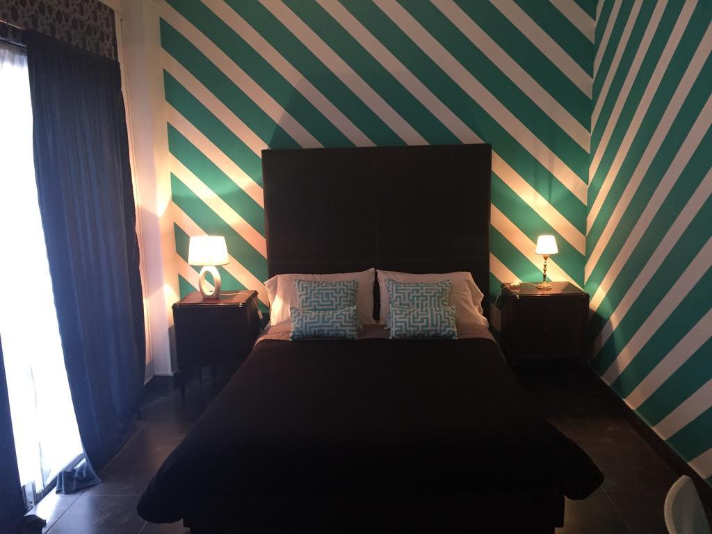 Defensa 821 Bed And Breakfast บัวโนสไอเรส ภายนอก รูปภาพ