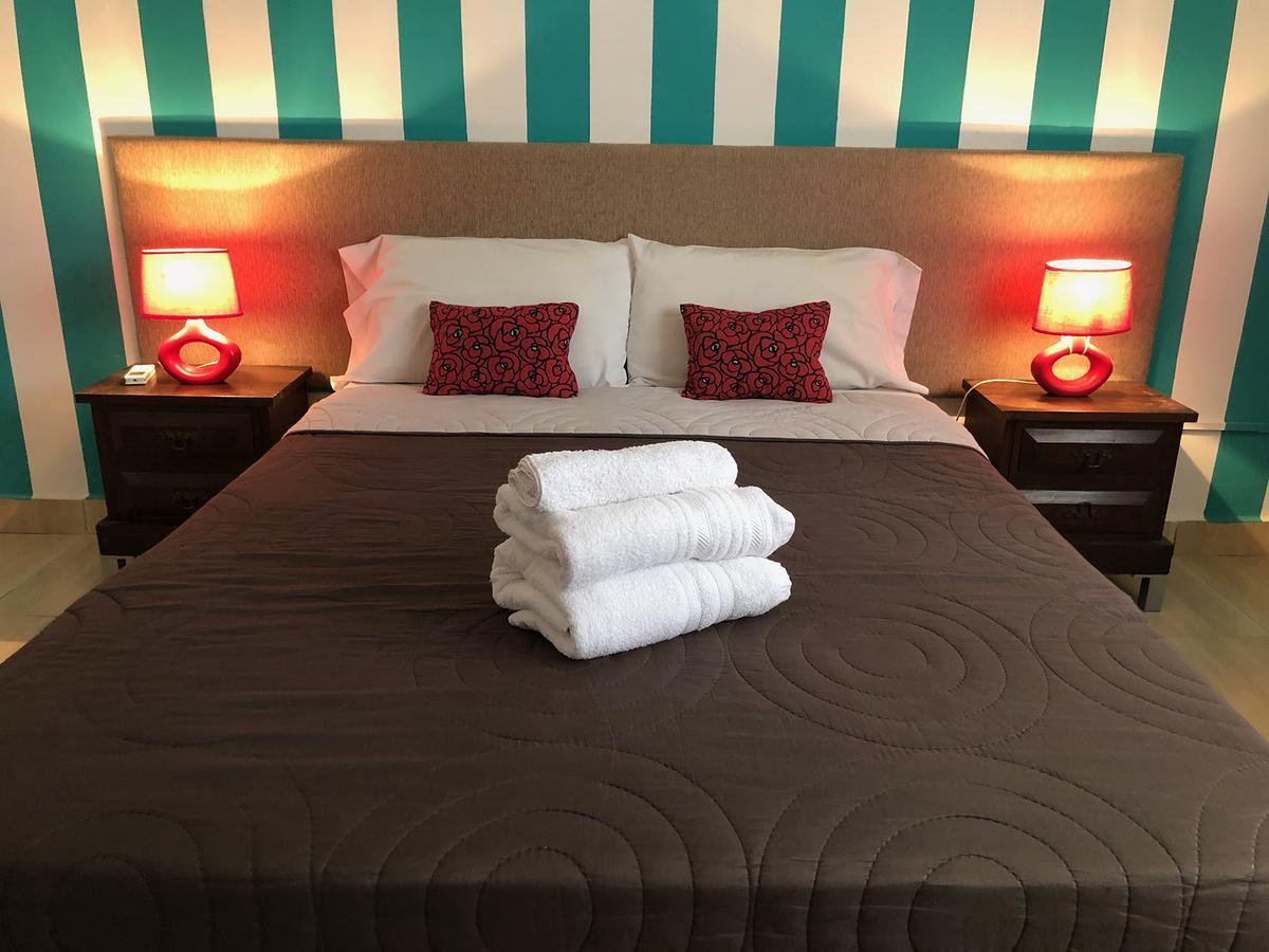 Defensa 821 Bed And Breakfast บัวโนสไอเรส ภายนอก รูปภาพ